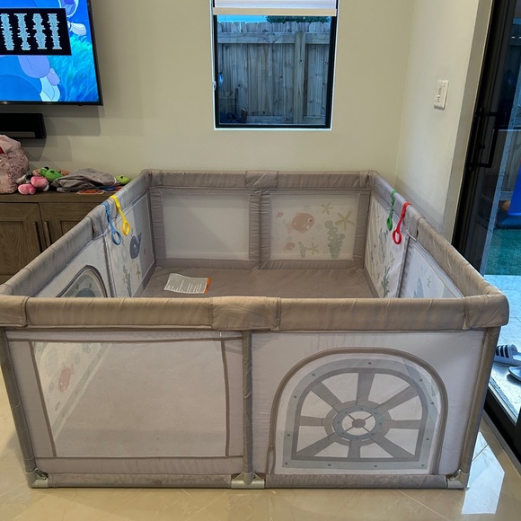 Costway 204cm x 147cm Large Baby Playpen with Pull Rings - Picture 2 of 3